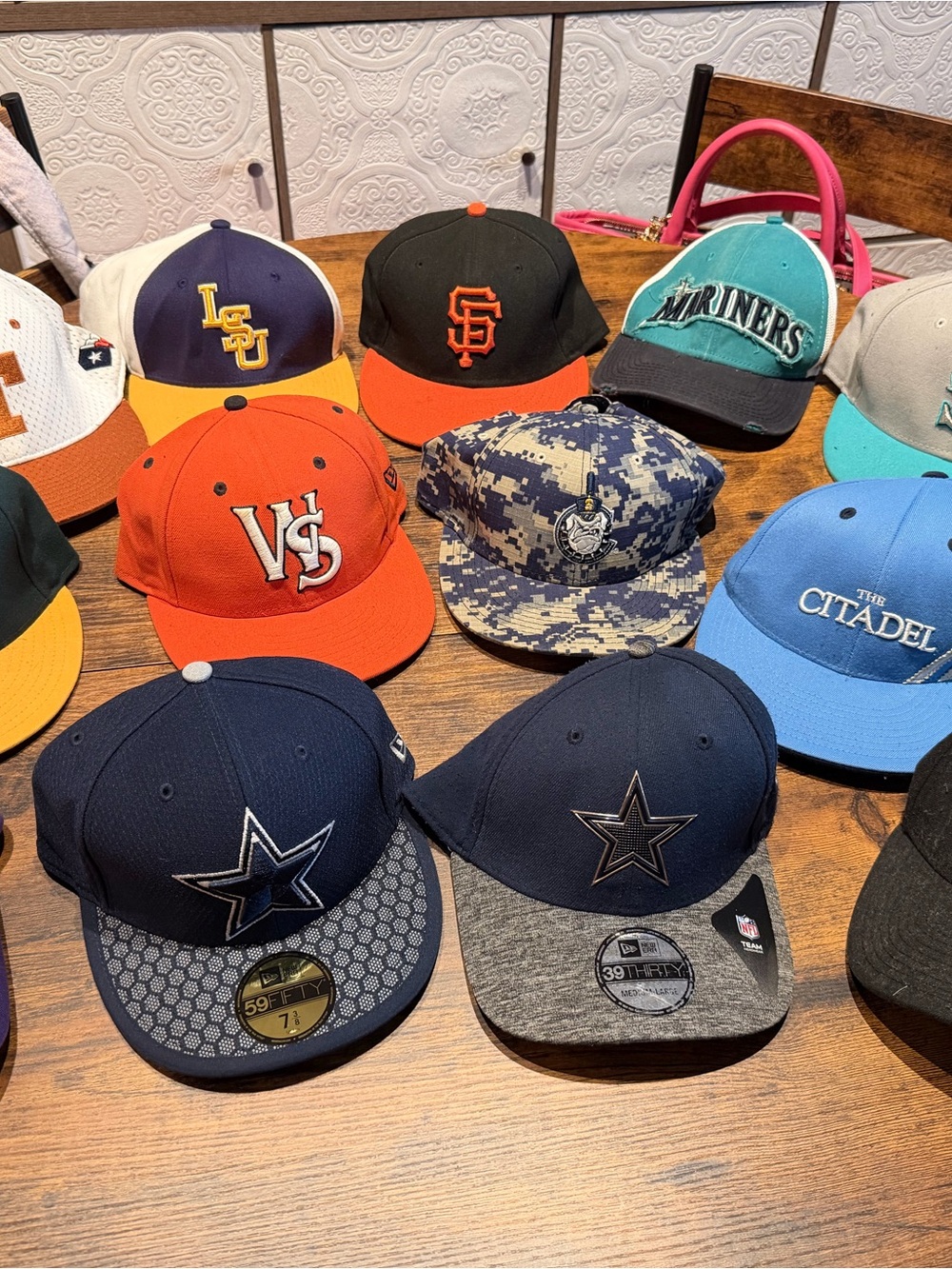 Reseller bundle of 25 Snapback & Fitted Hats - Multicolor Team Logos - Picture 2 of 3
